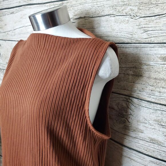 Old Navy Precious Earth Tank Size Large NWT - Picture 2 of 9